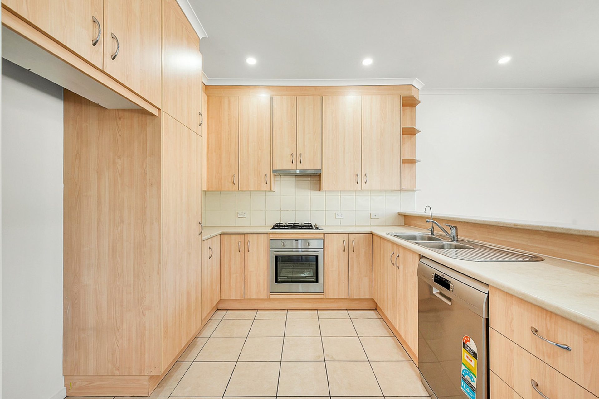 13A Taunton Avenue — photo 4 of 14
