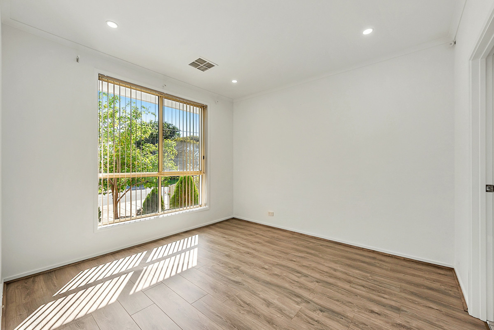 13A Taunton Avenue — photo 6 of 14