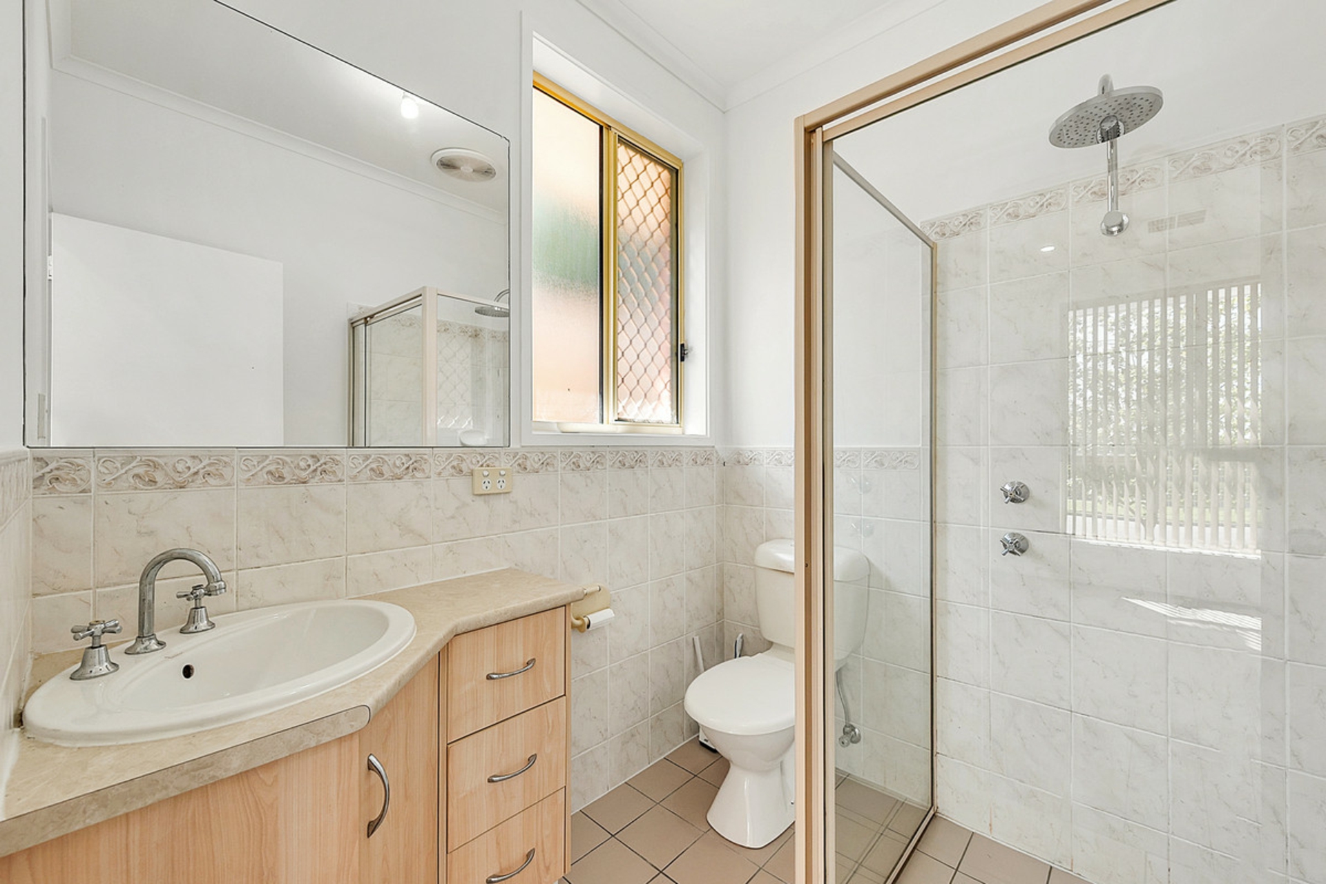 13A Taunton Avenue — photo 7 of 14