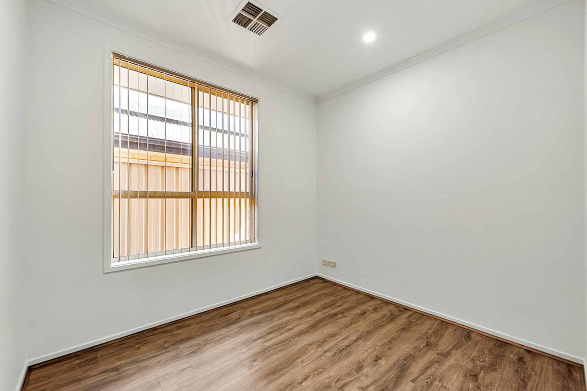 13A Taunton Avenue — photo 8 of 14