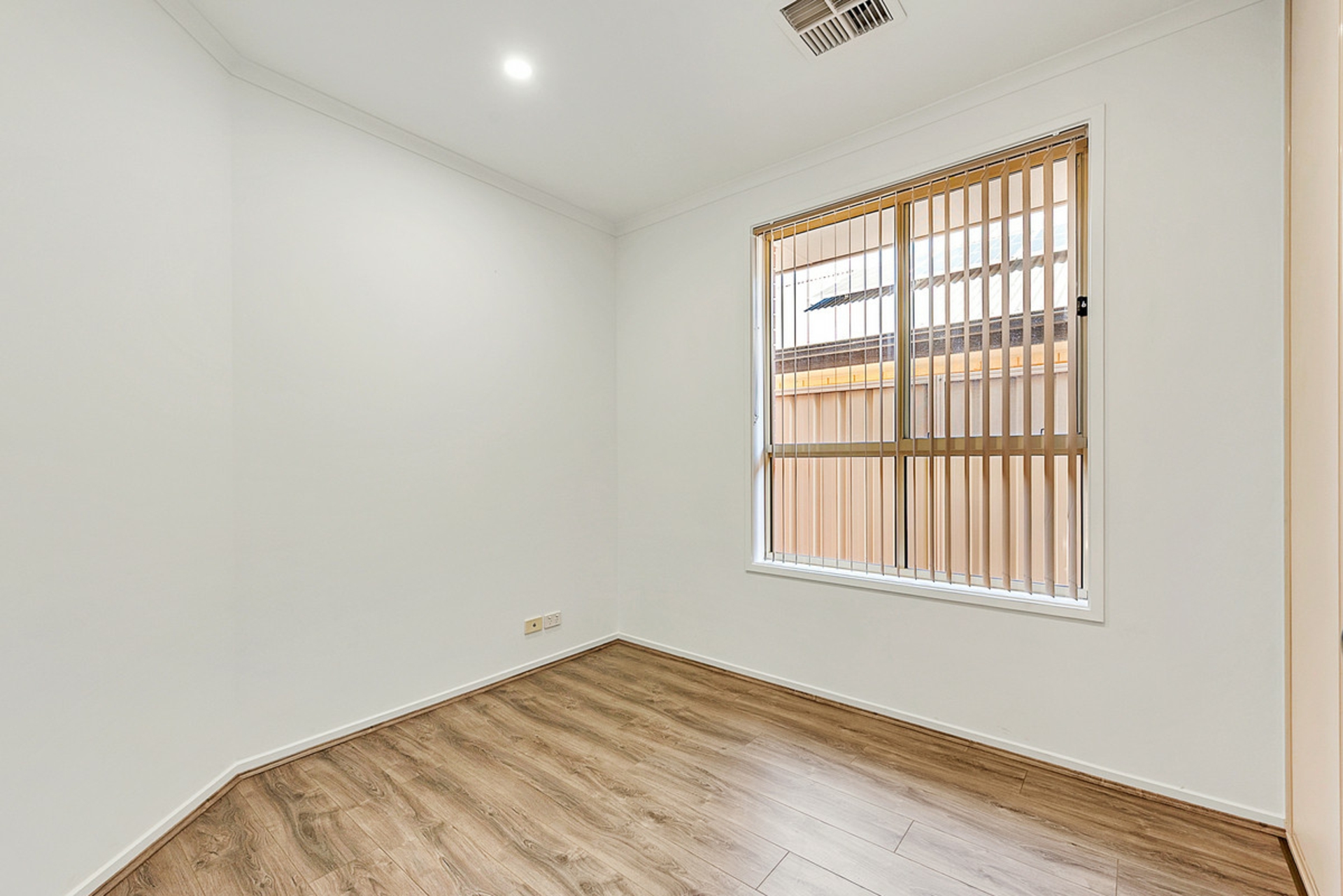 13A Taunton Avenue — photo 9 of 14