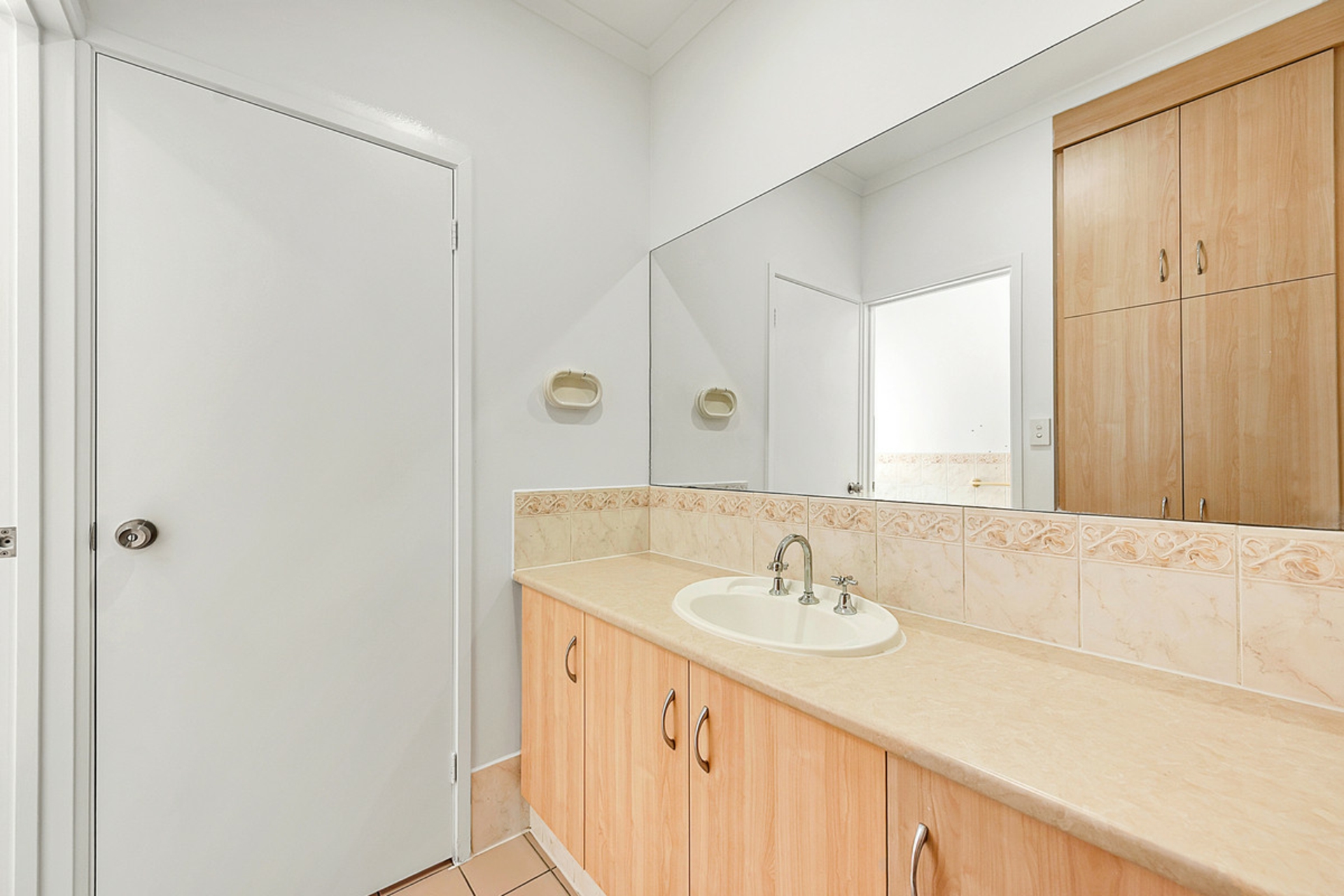 13A Taunton Avenue — photo 10 of 14