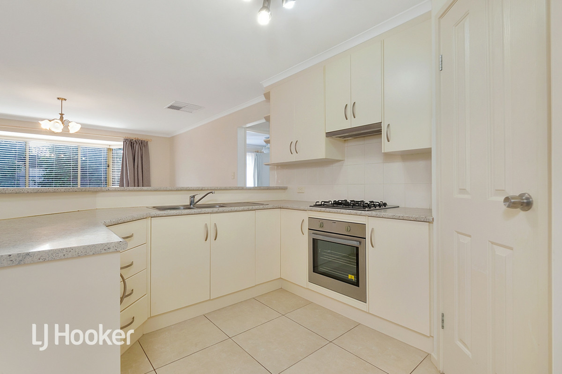 15 Eva Road — photo 4 of 12