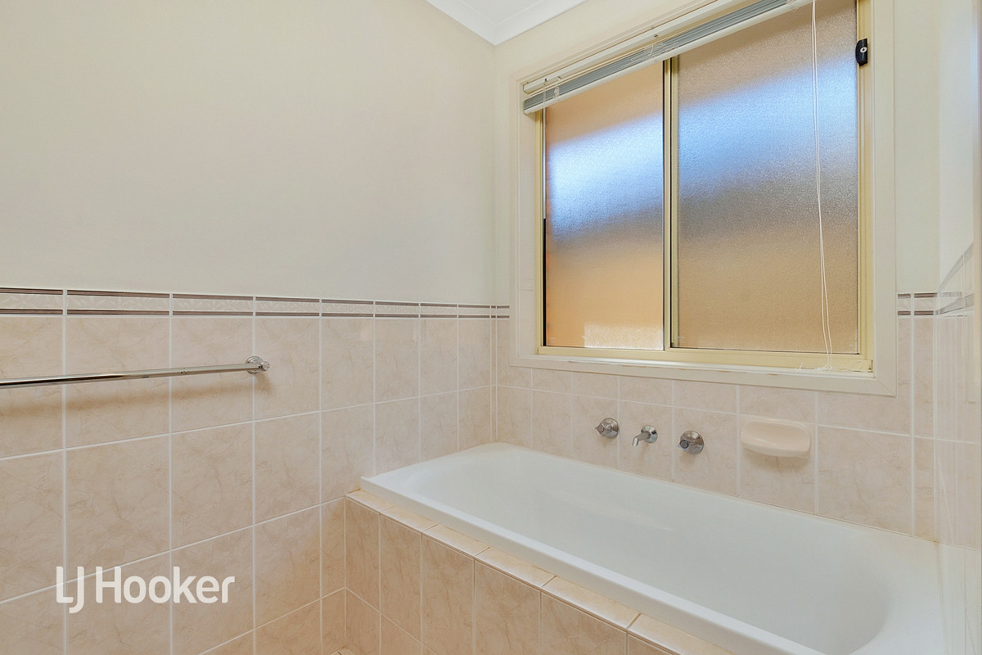 15 Eva Road — photo 10 of 12