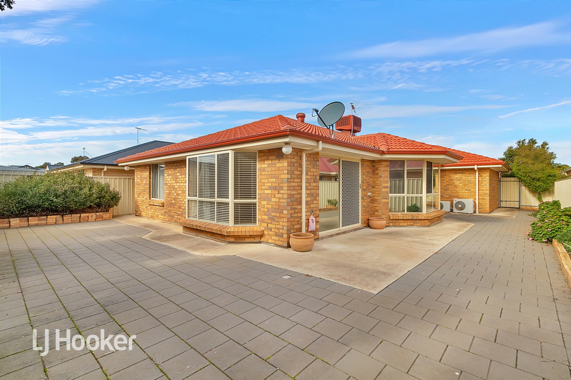 15 Eva Road — photo 12 of 12