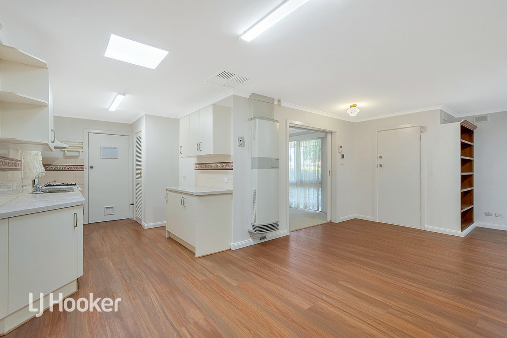6 Lennira Street — photo 2 of 11