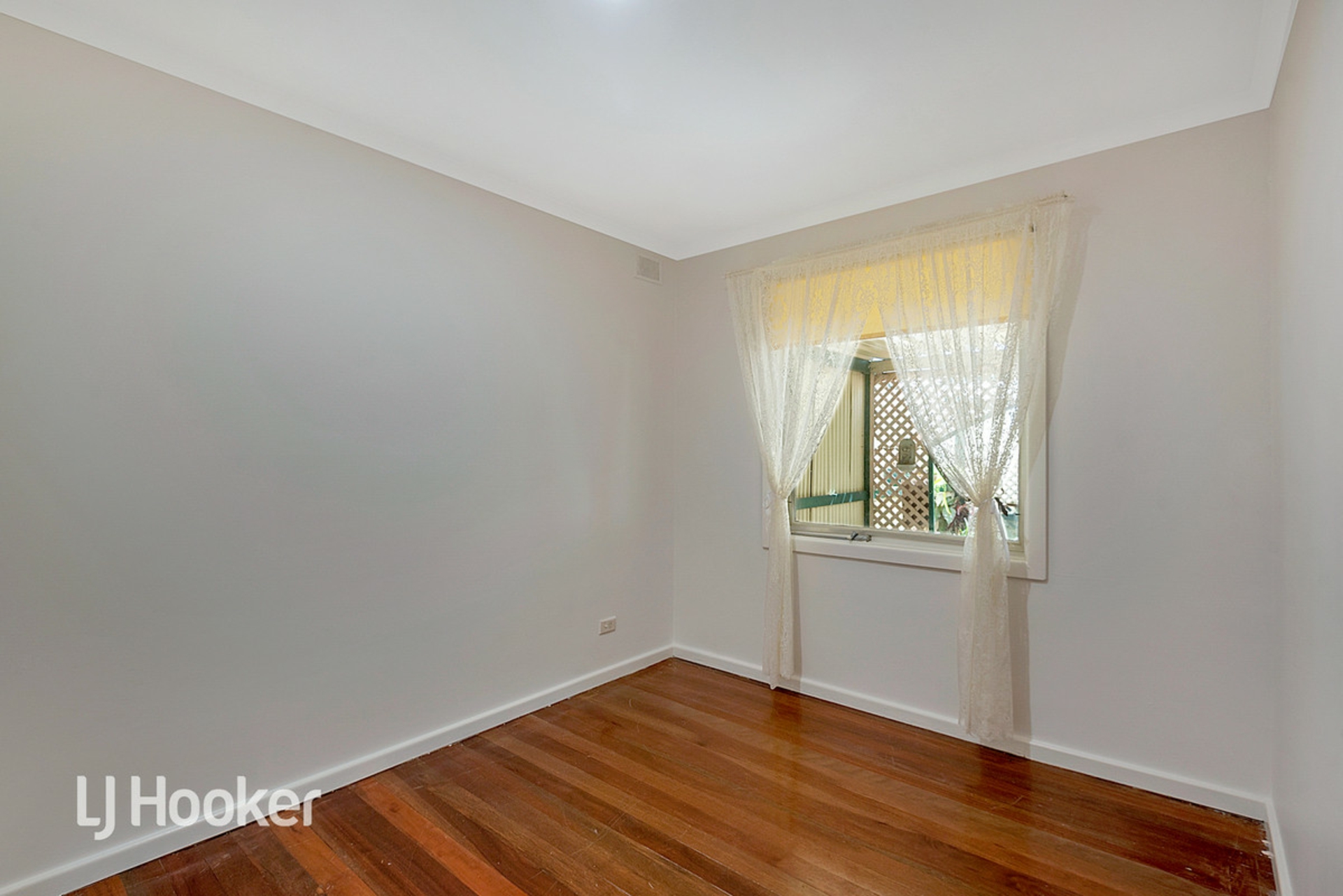 6 Lennira Street — photo 6 of 11
