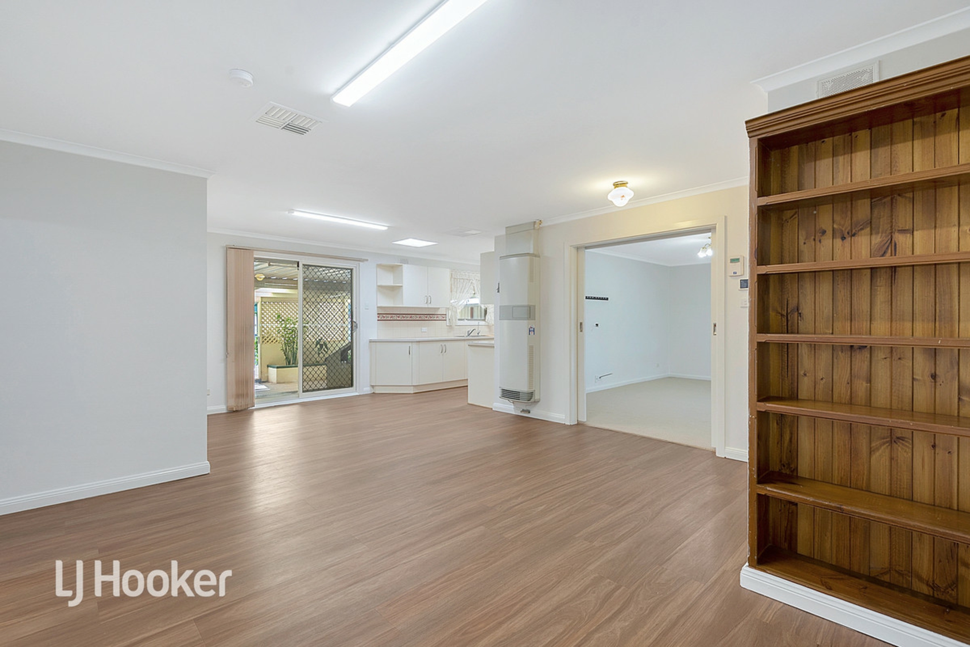 6 Lennira Street — photo 7 of 11