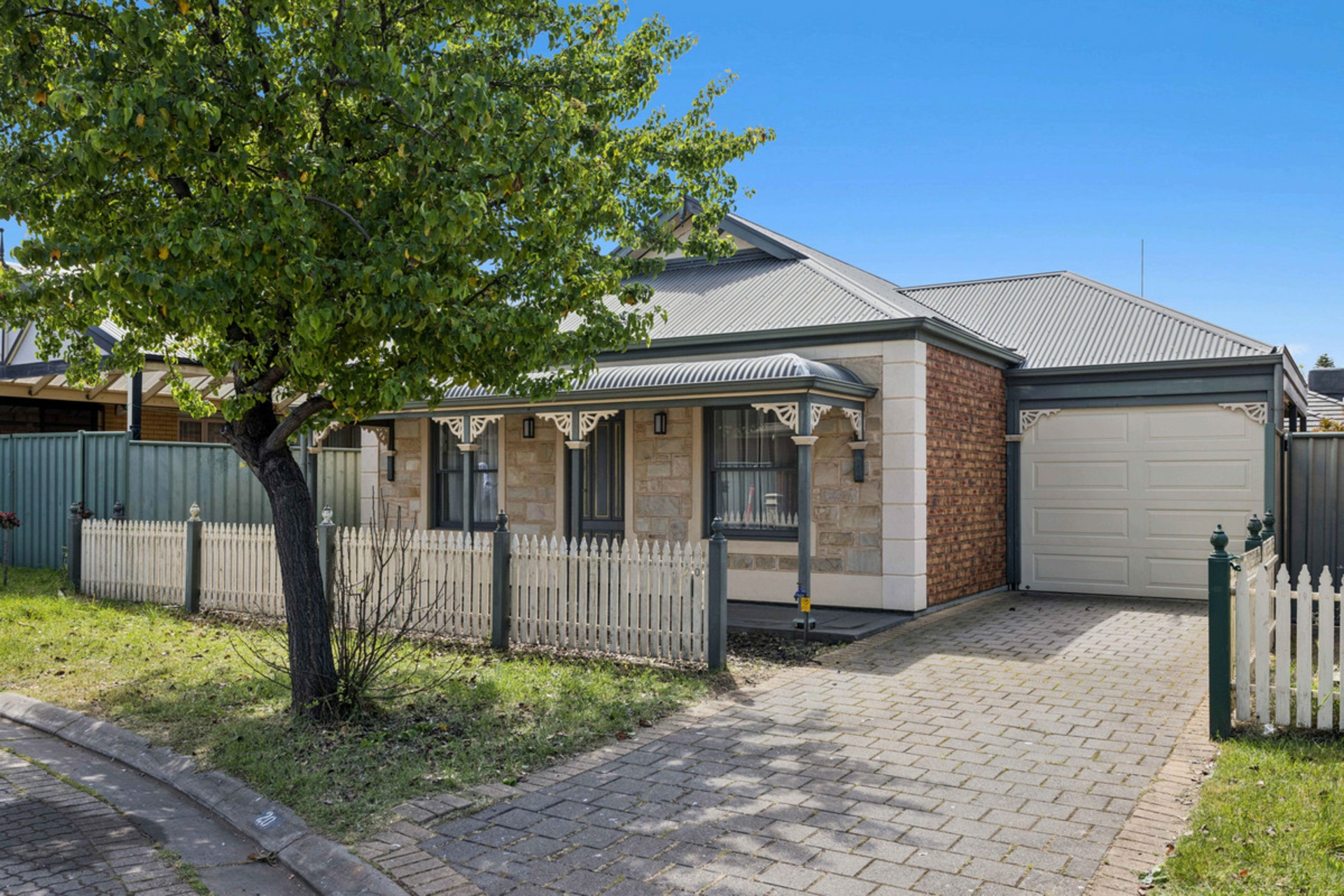 20 Innes Circuit — photo from LJ Hooker Property Specialists