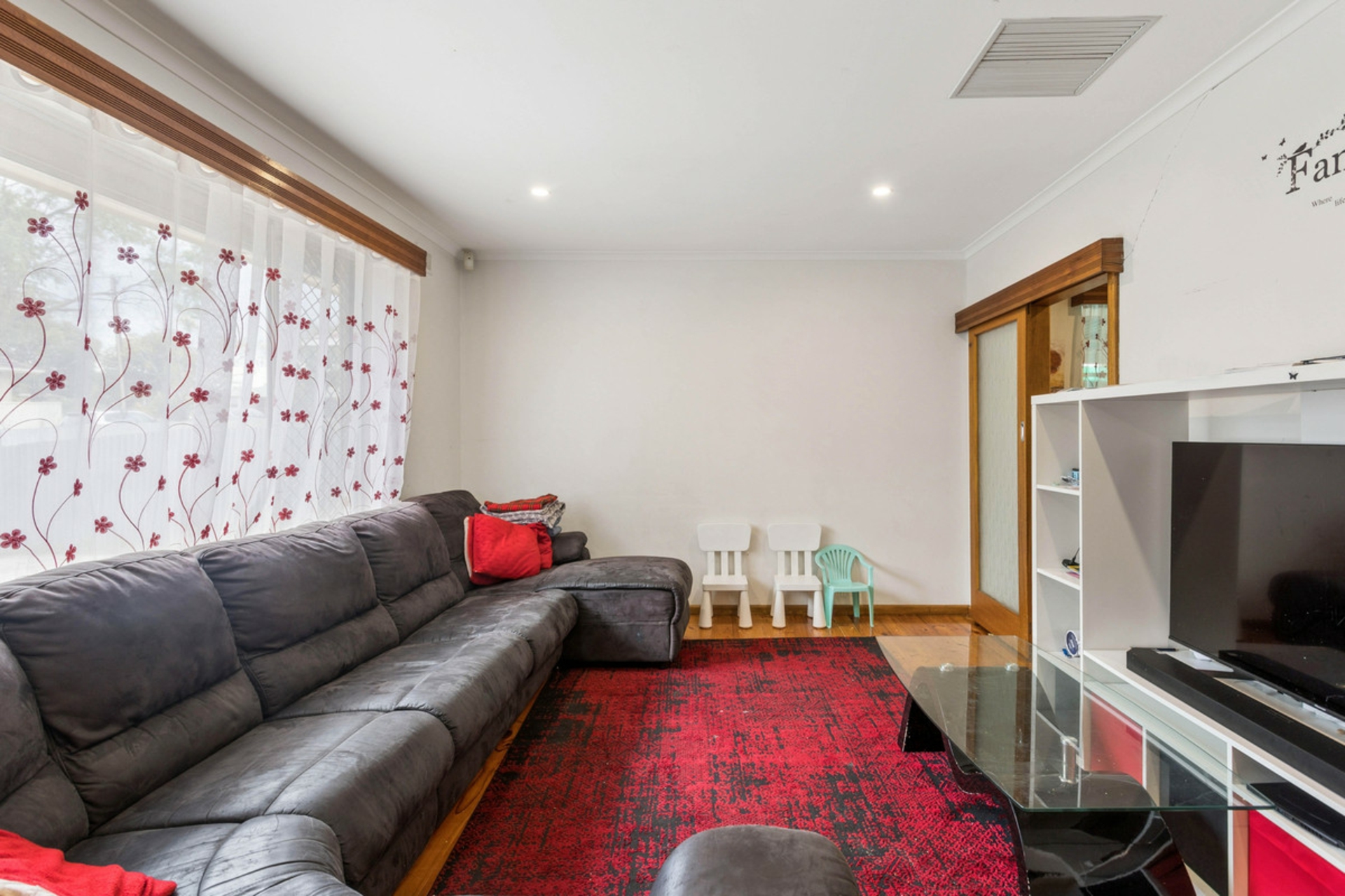 17 Harvey Avenue — photo 3 of 18
