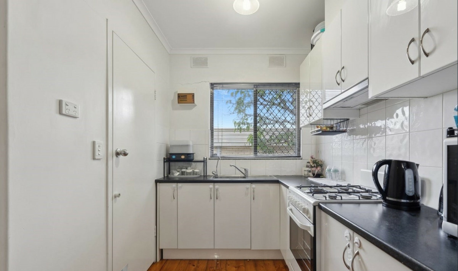 8/1 Whinnen Street — photo 4 of 10