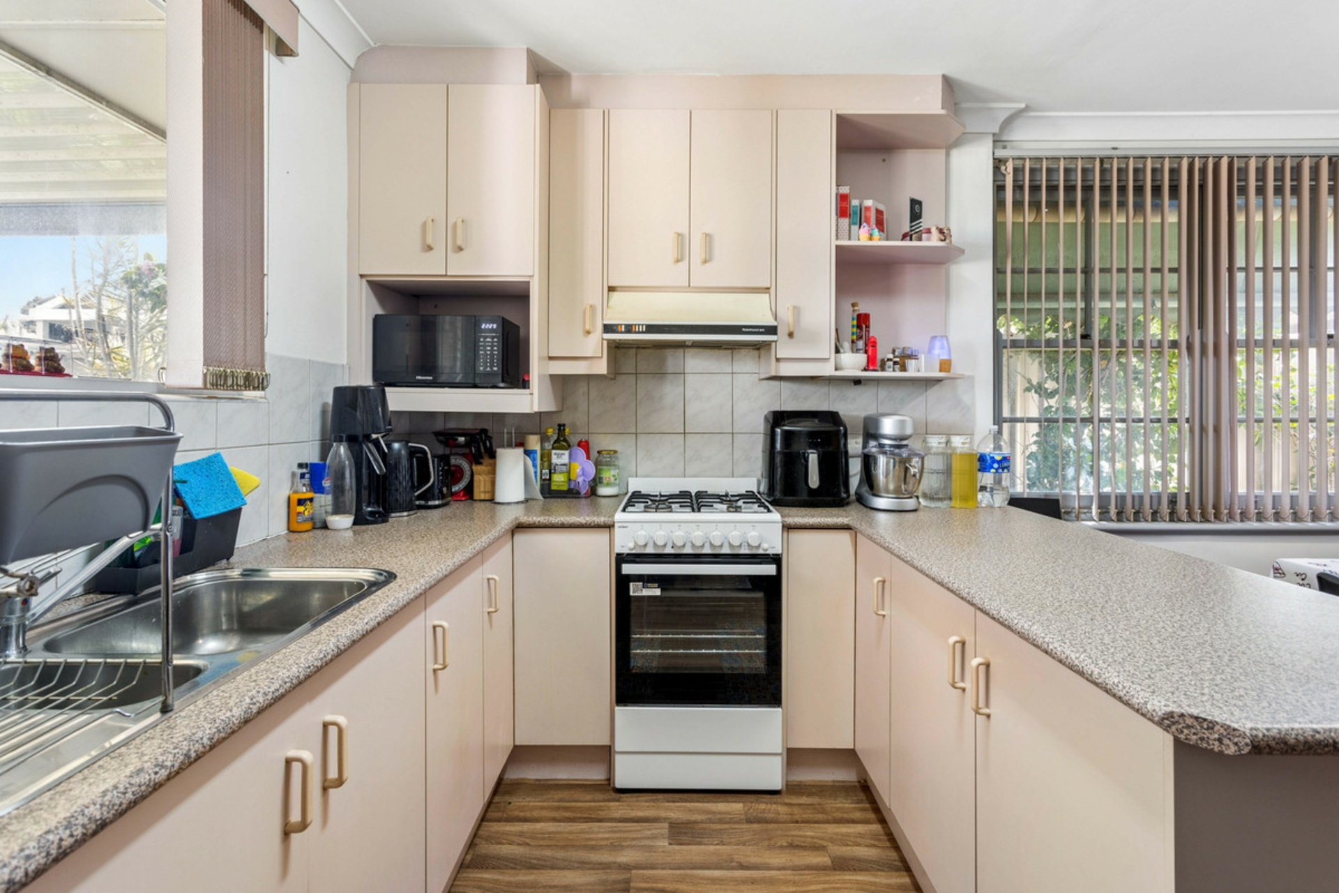 6 Blackwood Court — photo 7 of 12