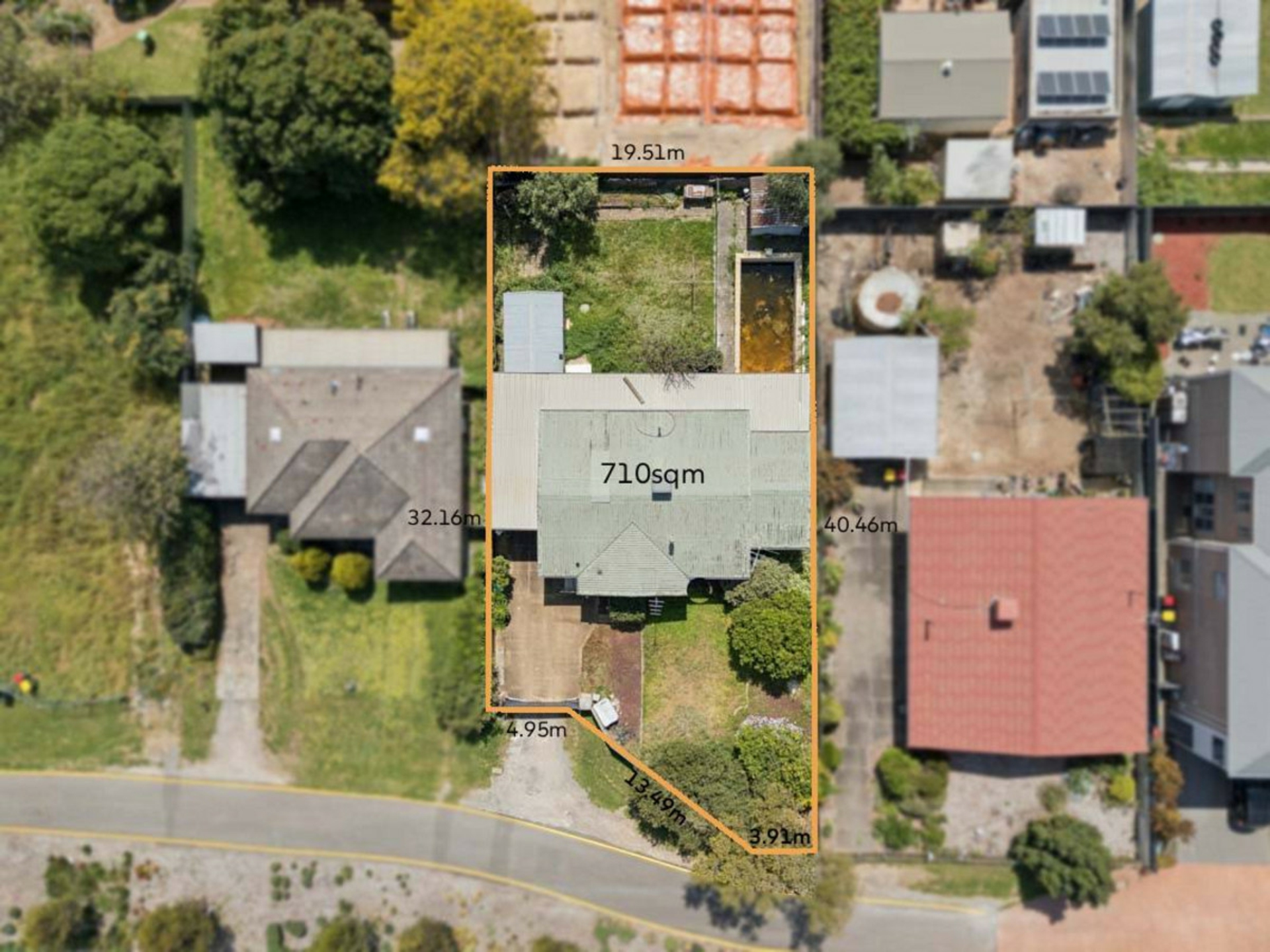 566 Montague Road — photo 2 of 5