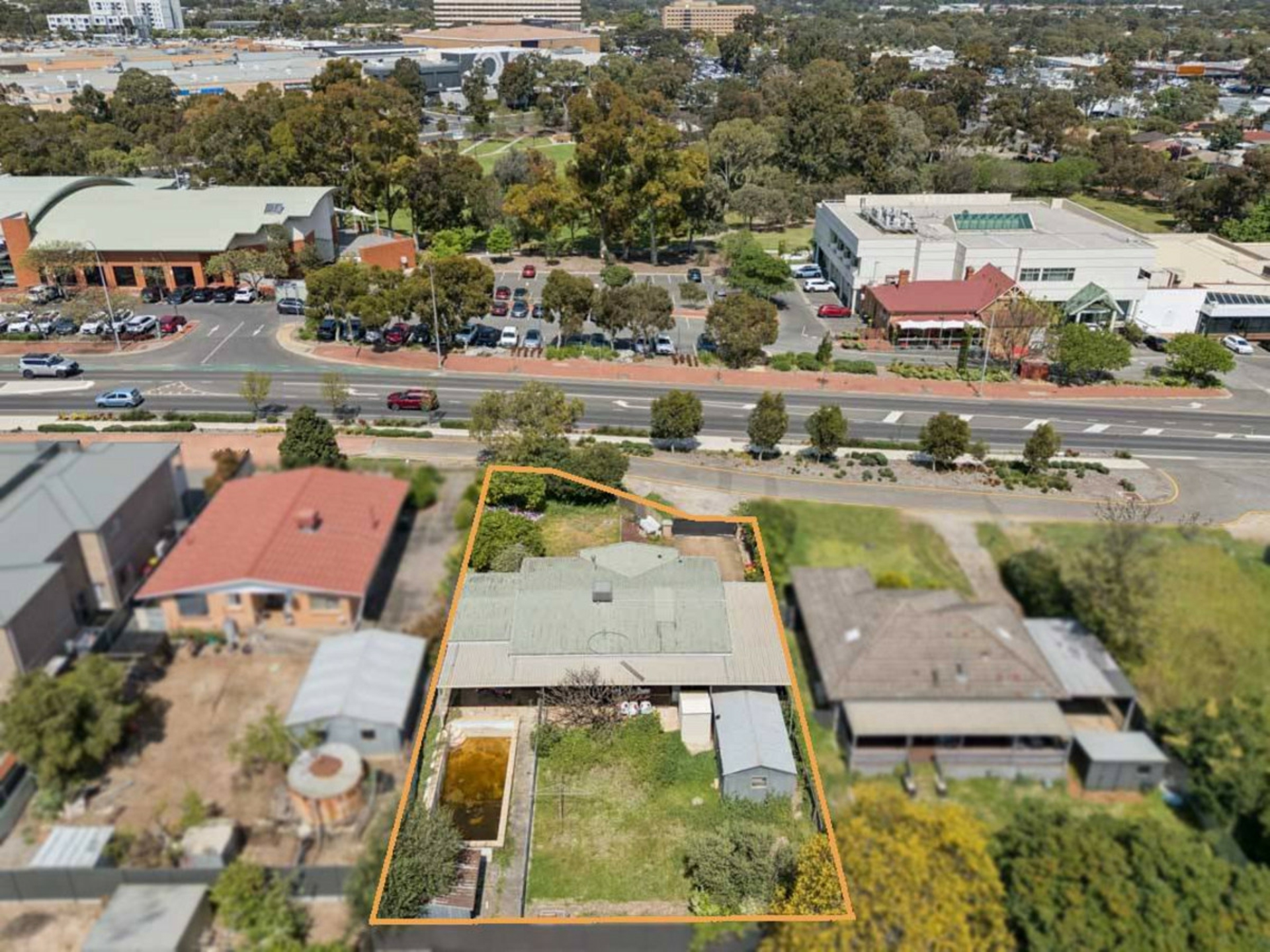 566 Montague Road — photo 3 of 5