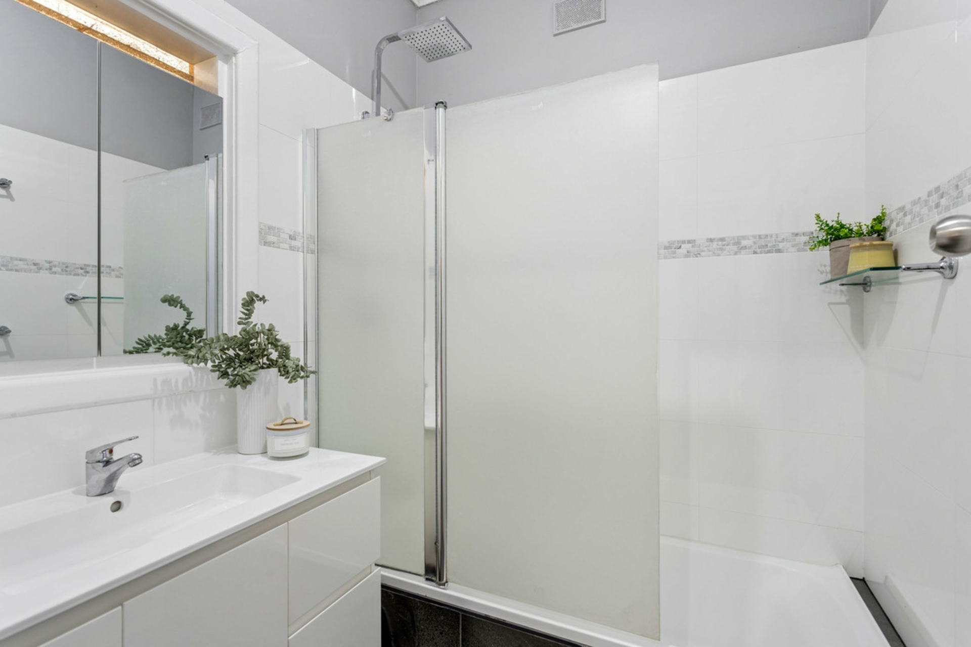 30 Burcombe Street — photo 11 of 20
