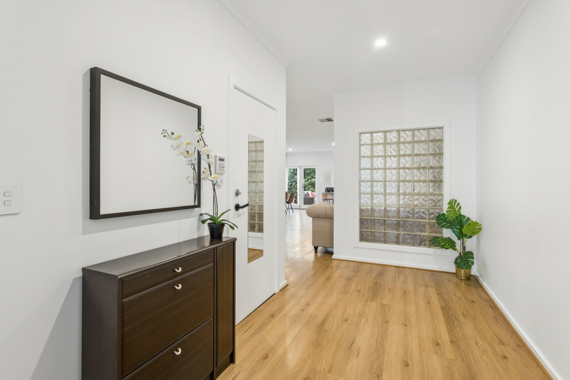34 The Strand — photo 3 of 24