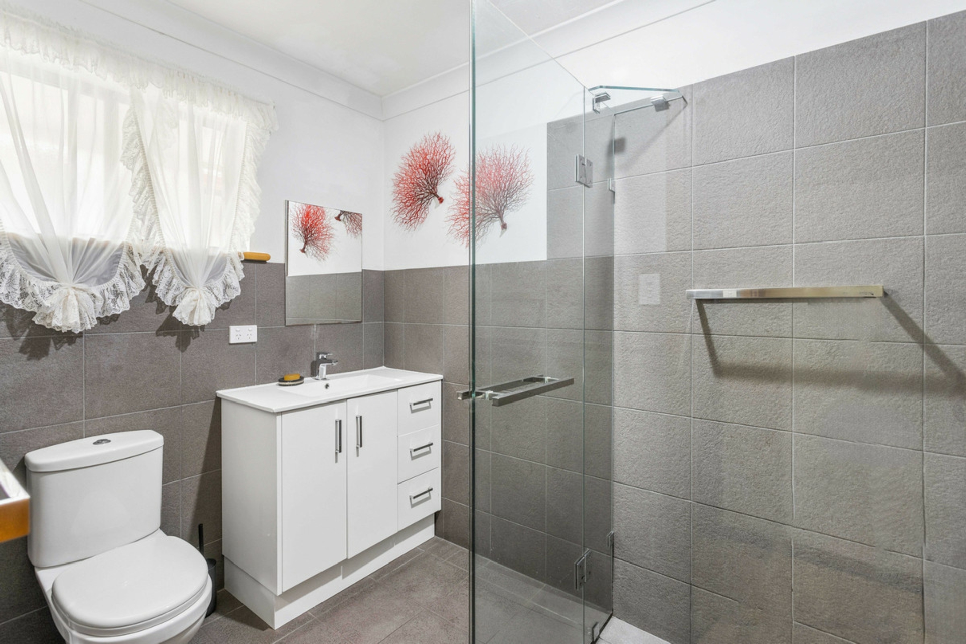 15 Metcalfe Avenue — photo 4 of 18