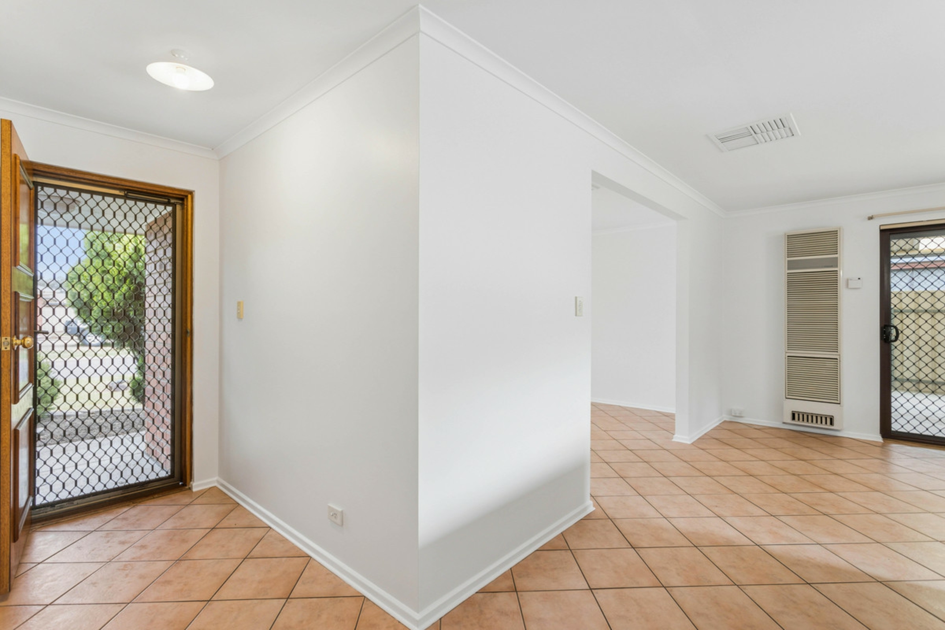 40 Sterling Court — photo 3 of 19