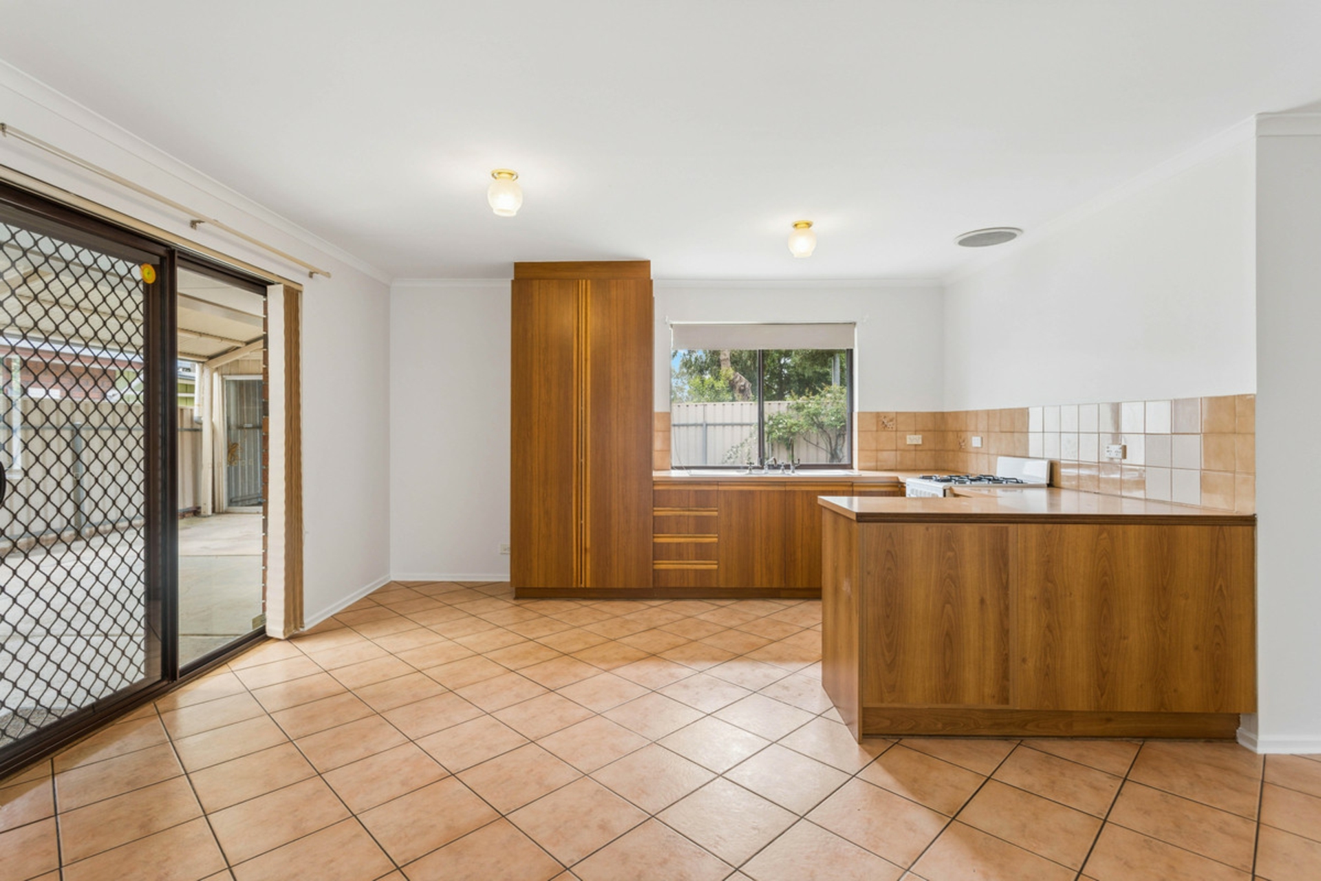 40 Sterling Court — photo 4 of 19