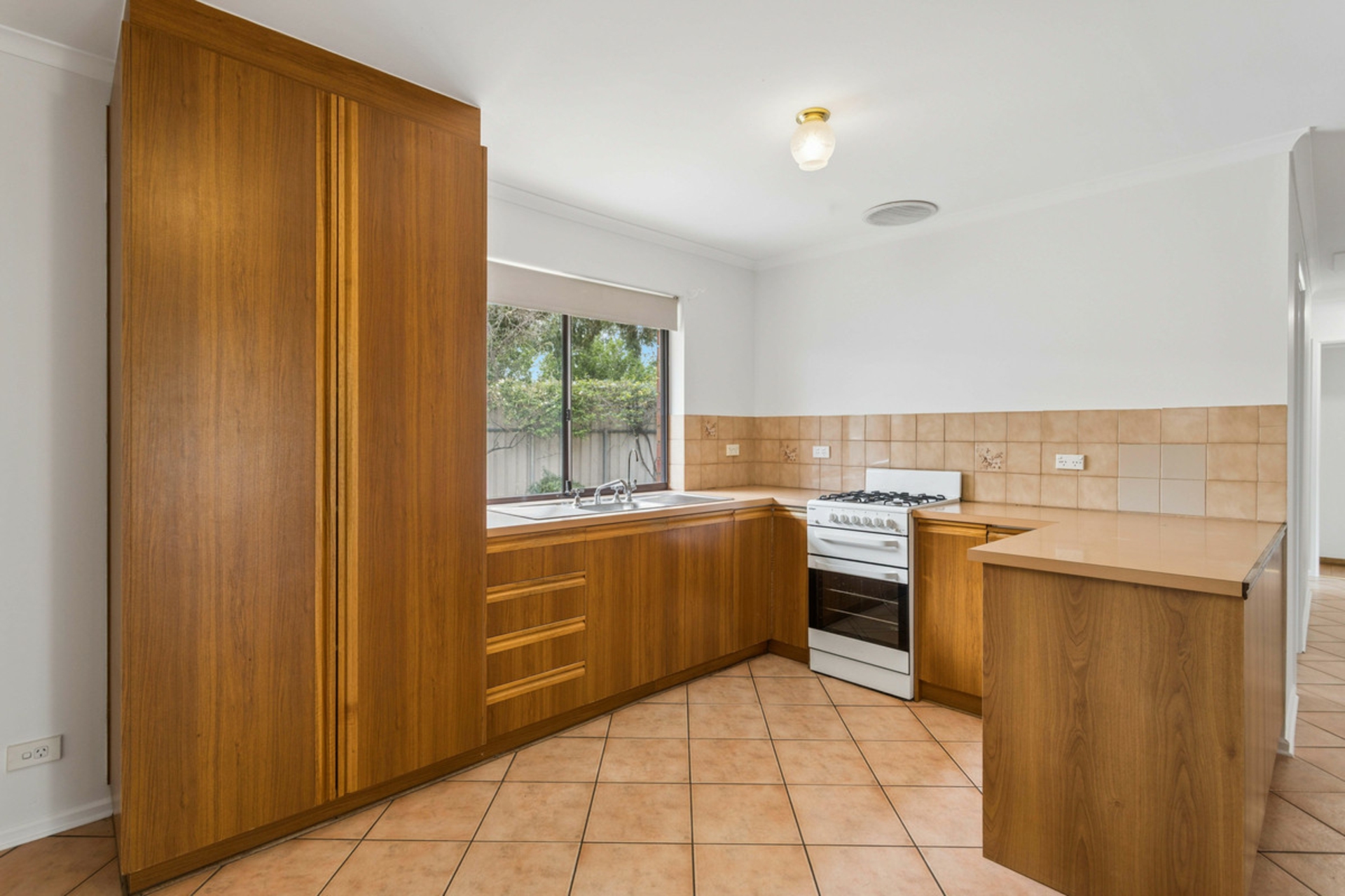 40 Sterling Court — photo 5 of 19