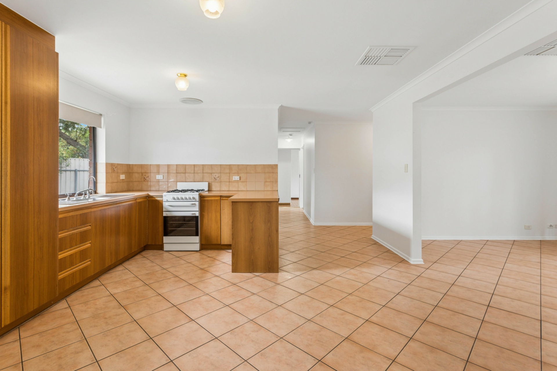 40 Sterling Court — photo 7 of 19