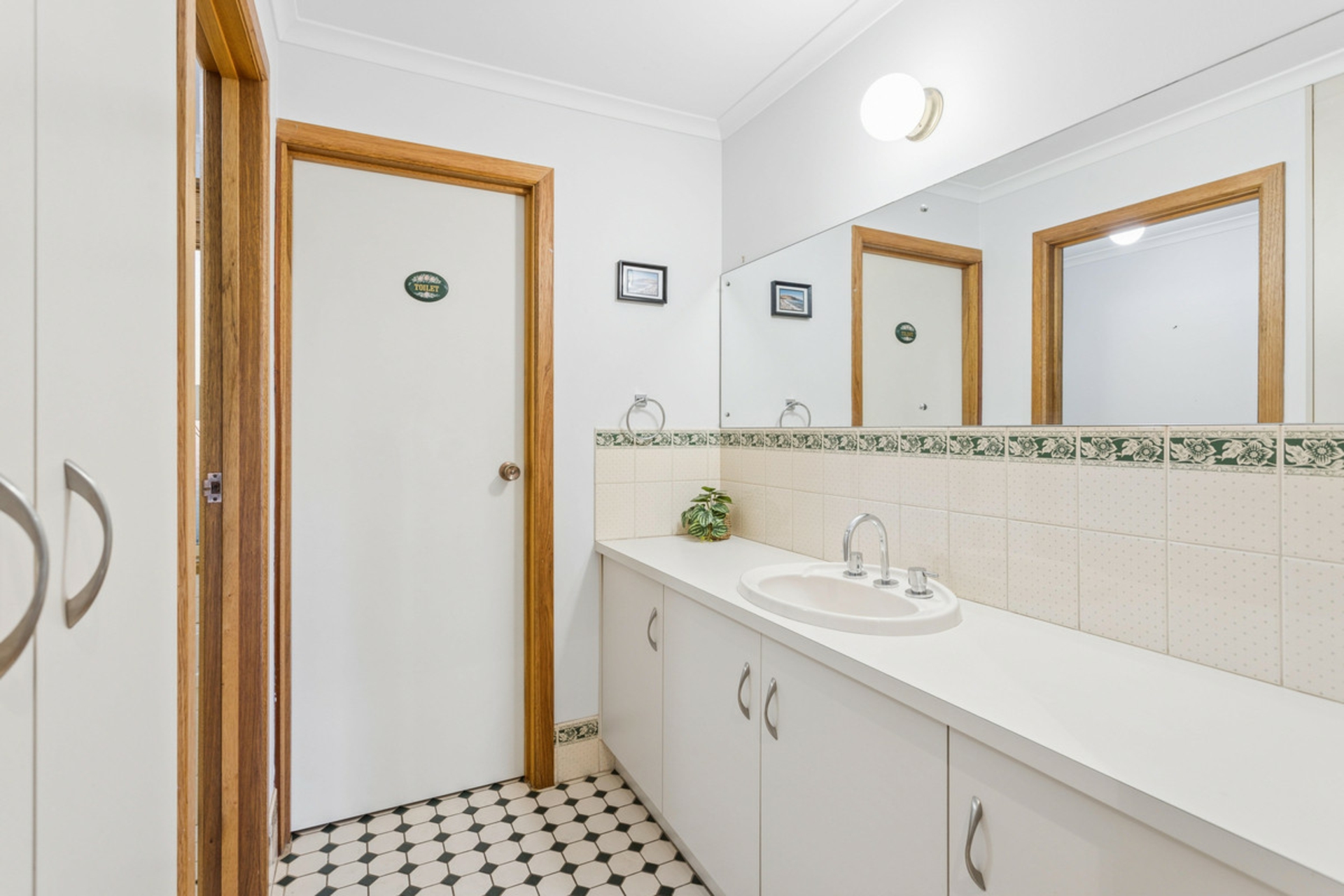 8 Burns Avenue — photo 14 of 23