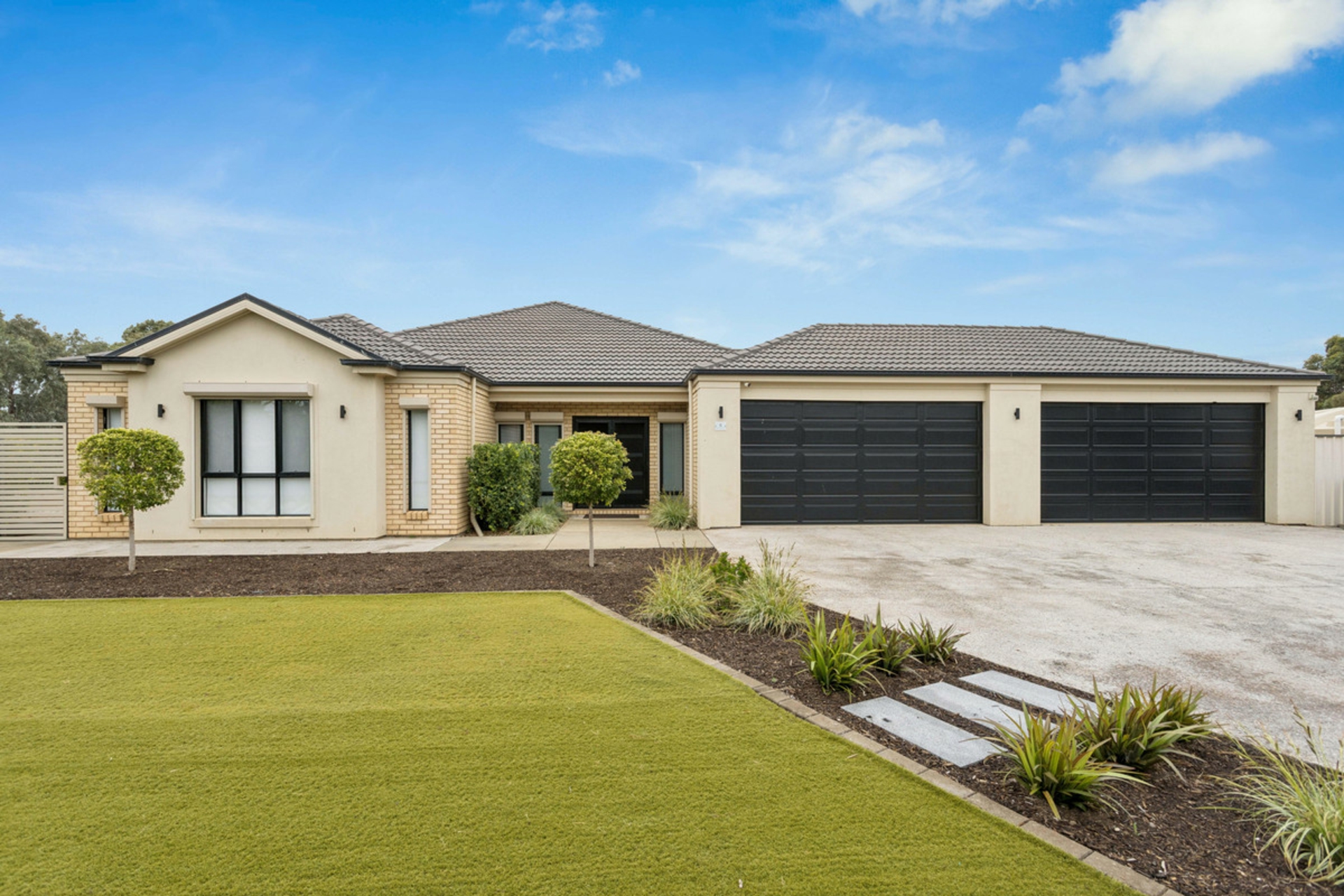 6 Constance Court — photo 2 of 30