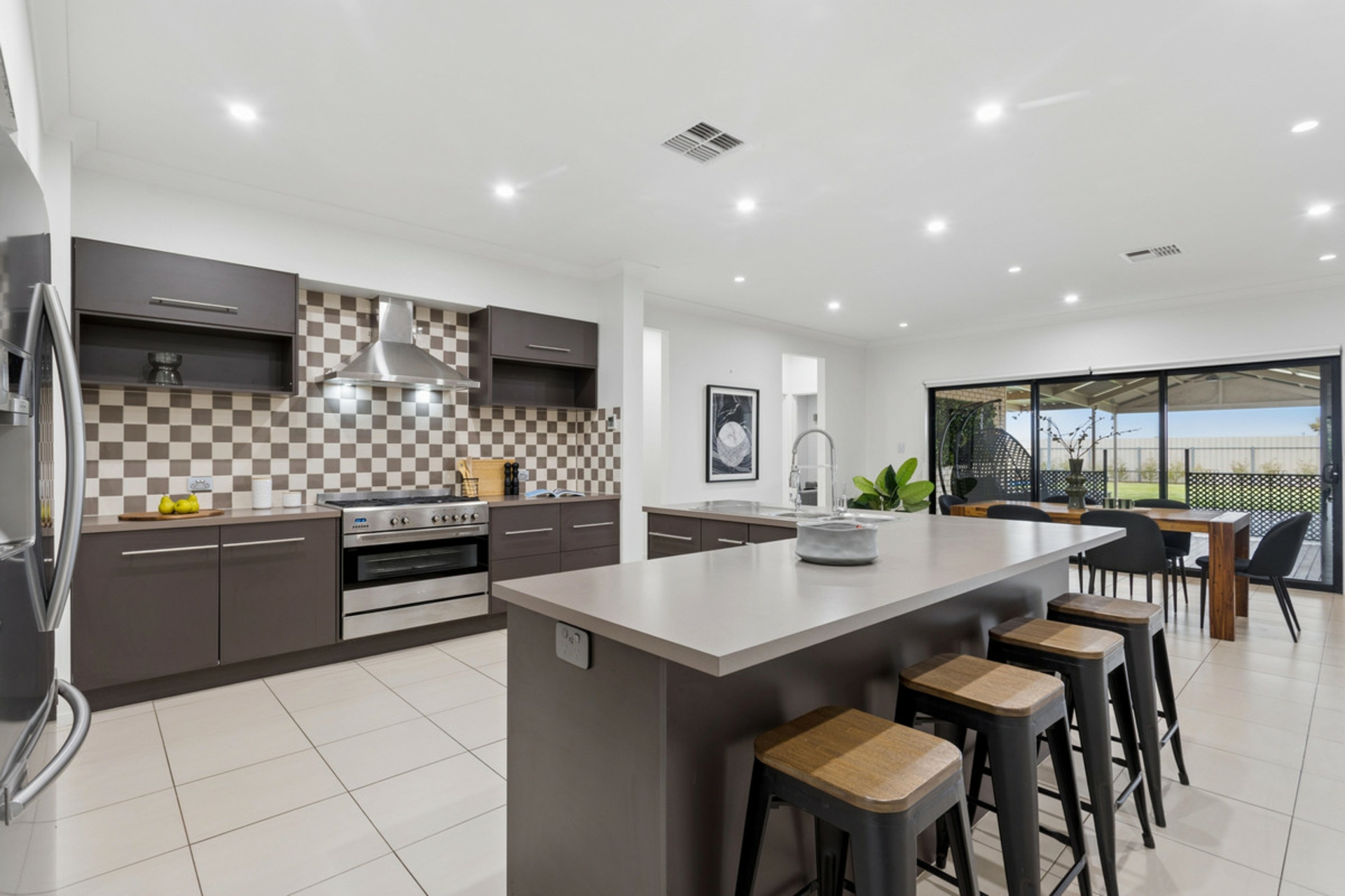 6 Constance Court — photo 12 of 30