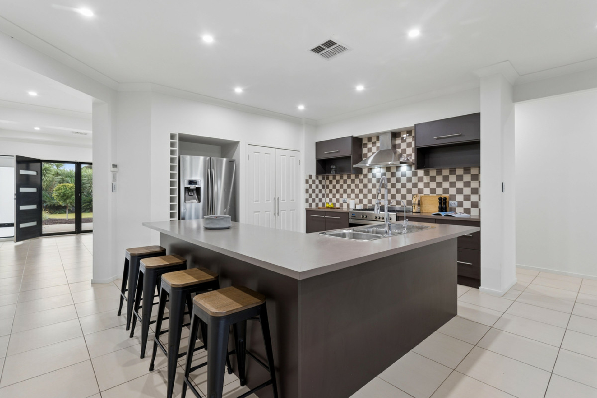 6 Constance Court — photo 13 of 30