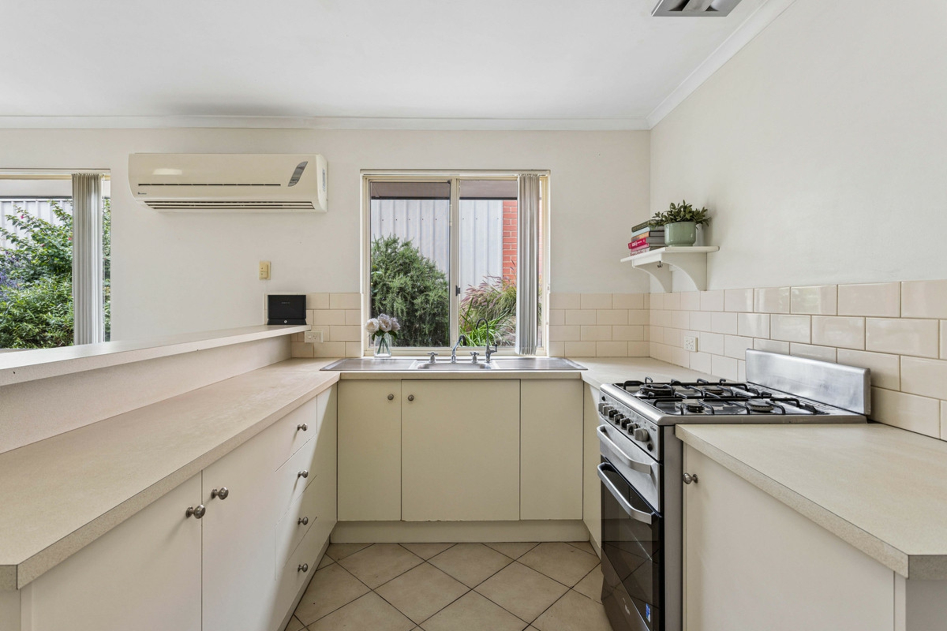 10 Innes Court — photo 9 of 20