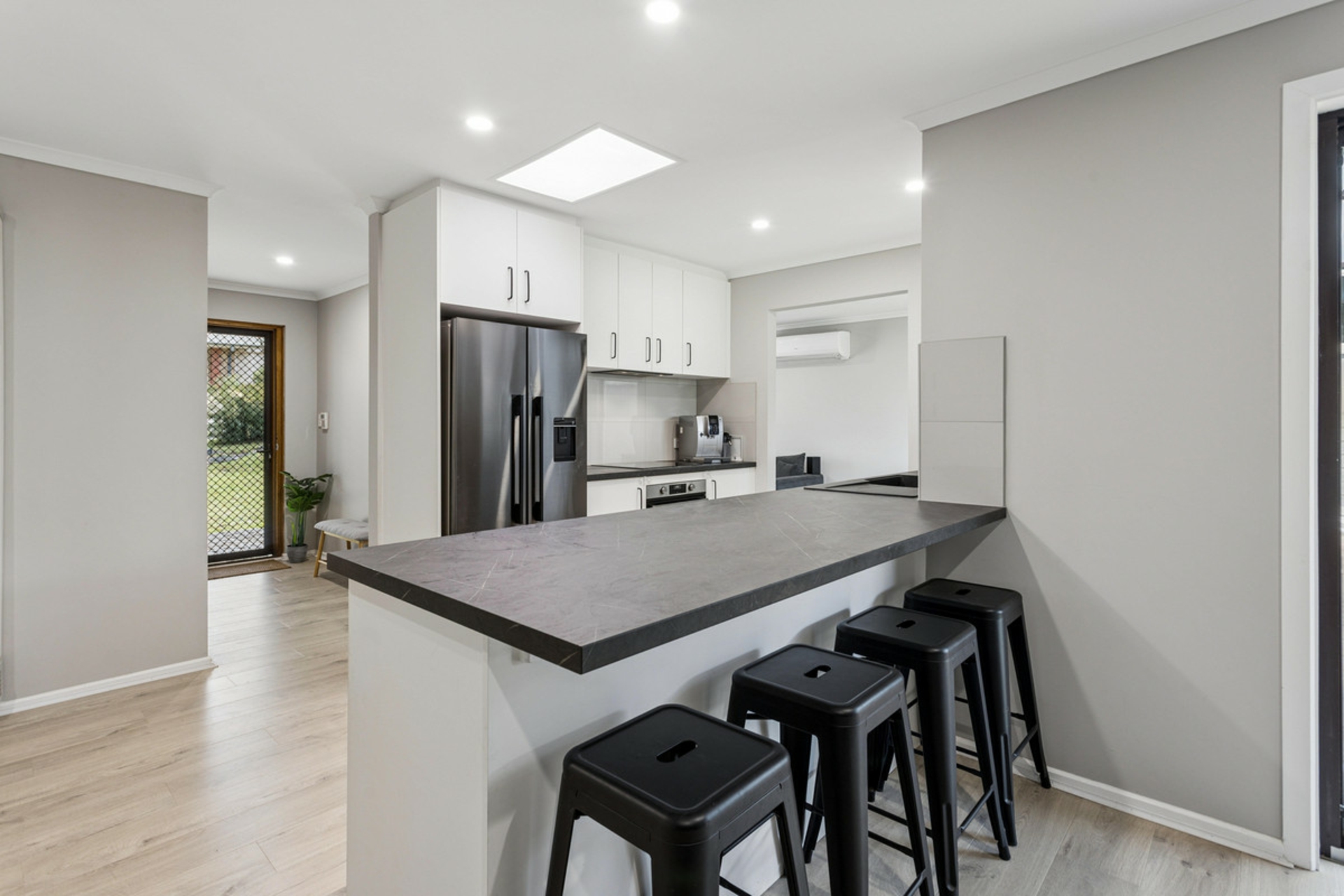 8 Sherry Court — photo 3 of 17