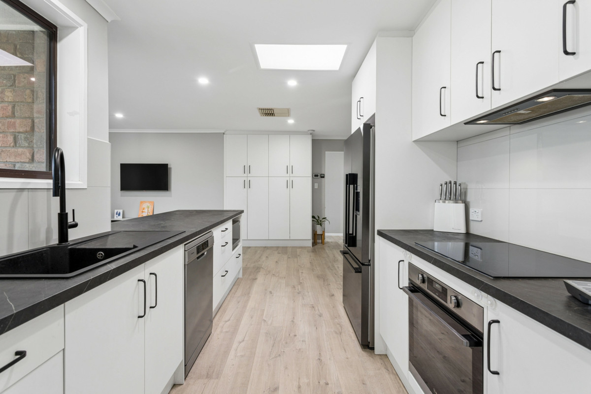 8 Sherry Court — photo 4 of 17