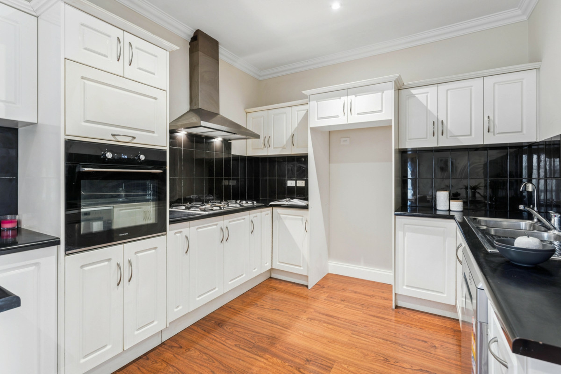 16 Henry Street — photo 9 of 16