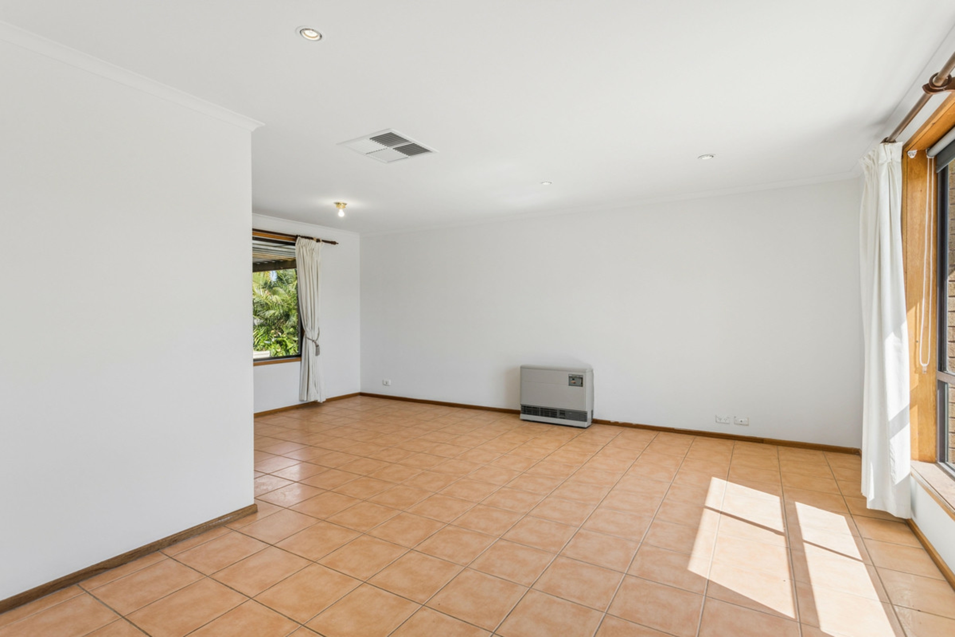 18 Boyara Crescent — photo 2 of 15