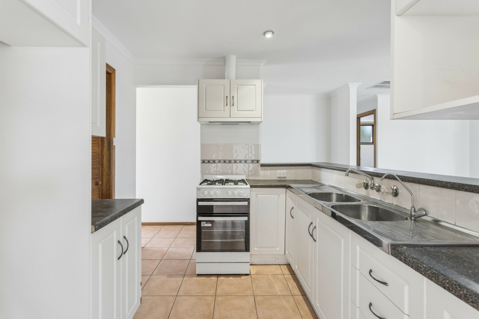 18 Boyara Crescent — photo 5 of 15