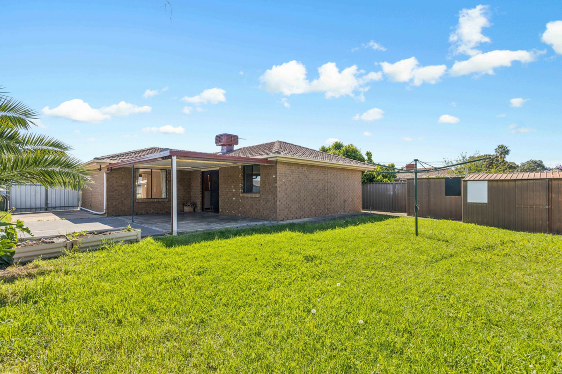 18 Boyara Crescent — photo 13 of 15
