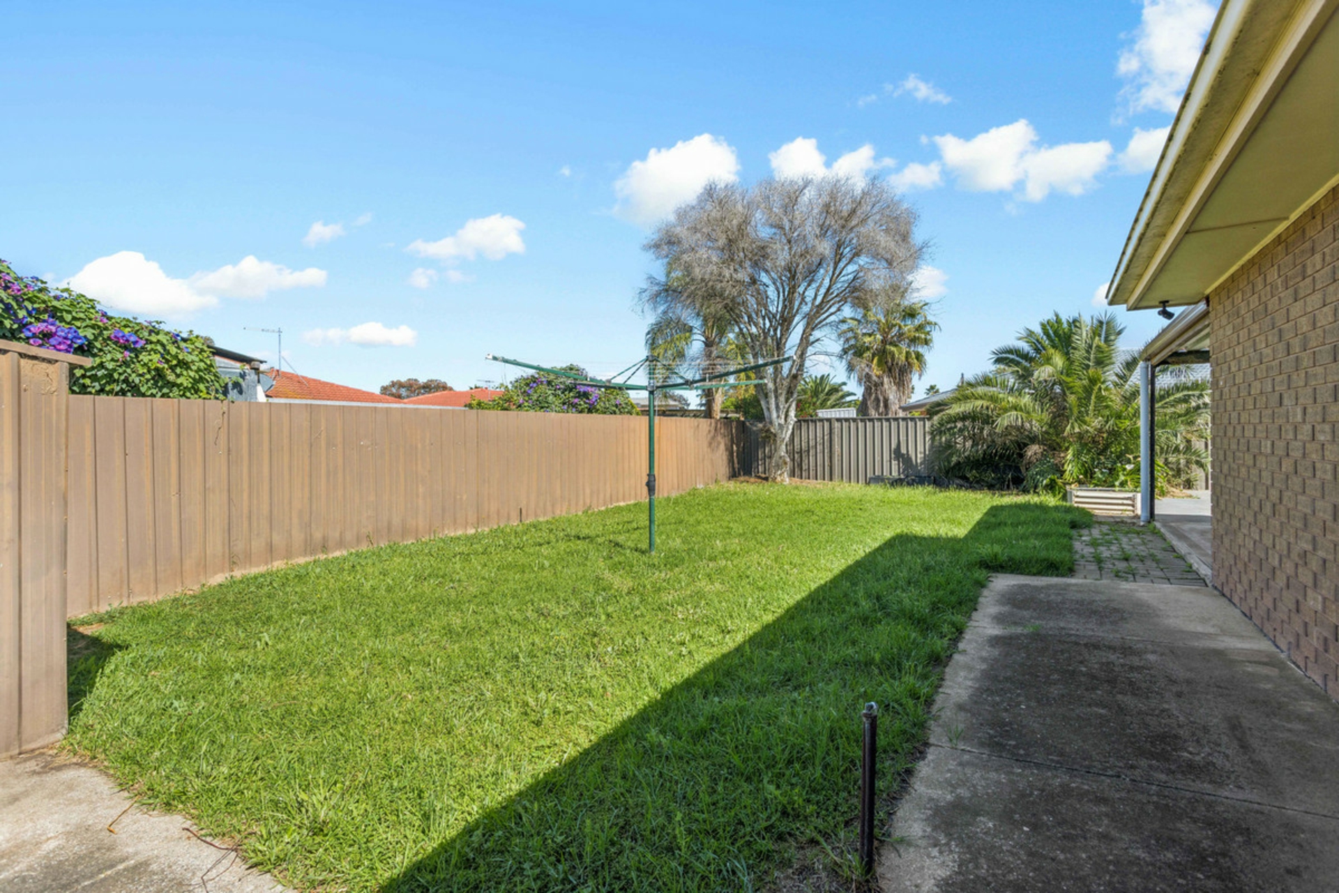 18 Boyara Crescent — photo 14 of 15