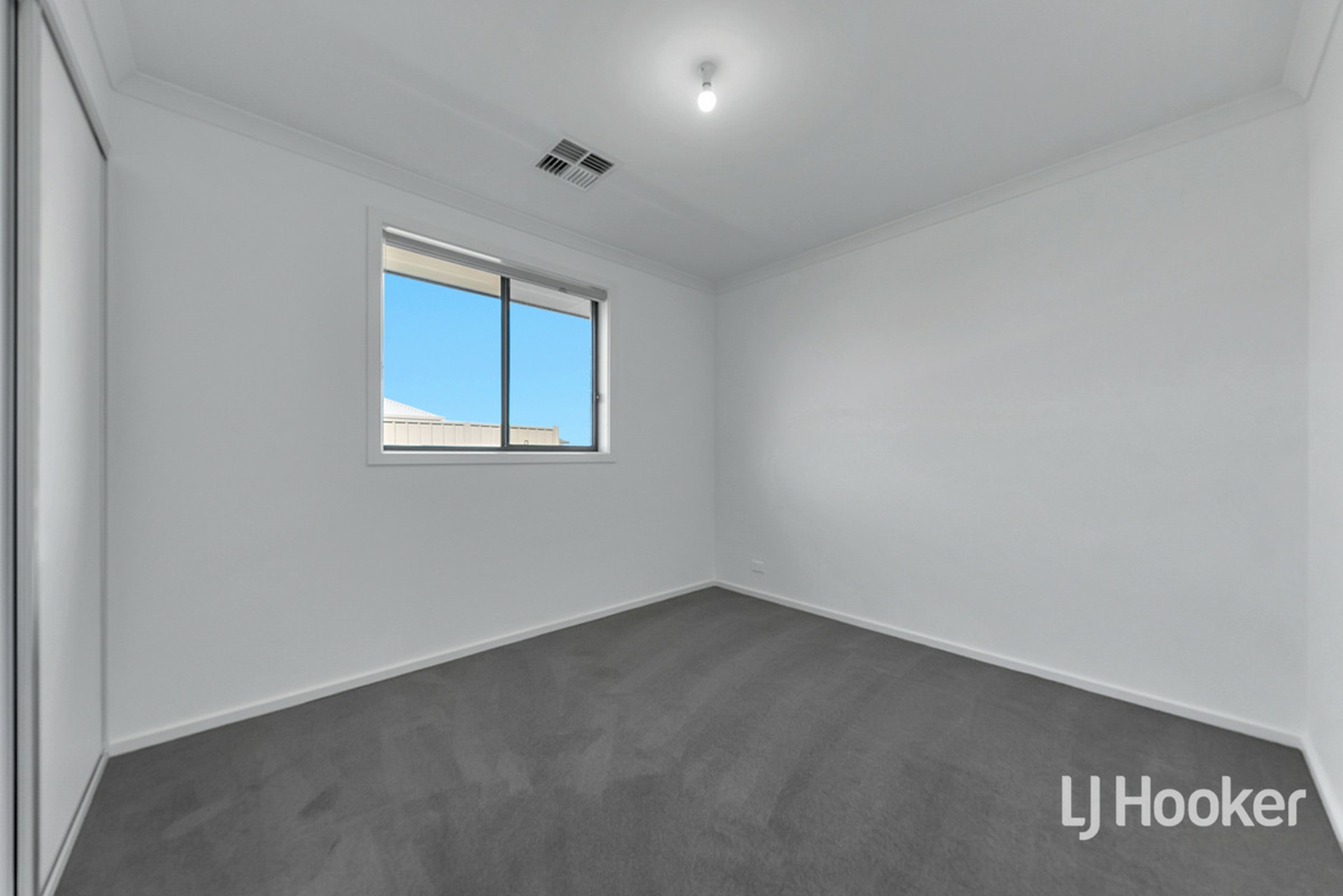 15 Kestrel Avenue — photo 8 of 13