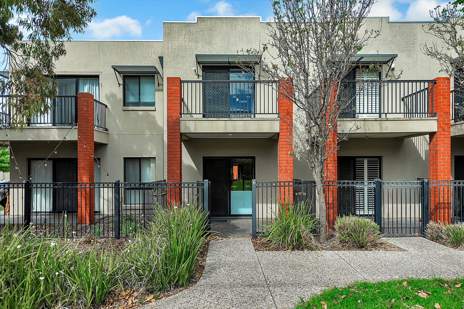 3/20 Macmillan Avenue — photo from LJ Hooker Property Specialists