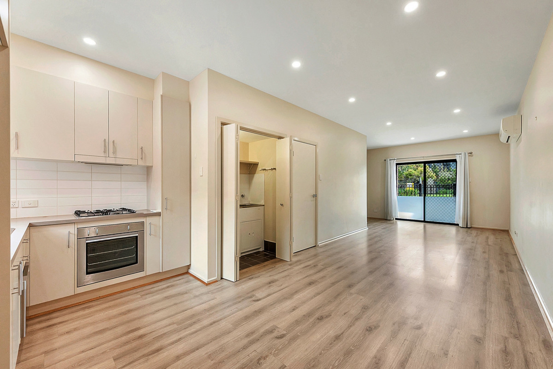 3/20 Macmillan Avenue — photo 2 of 10