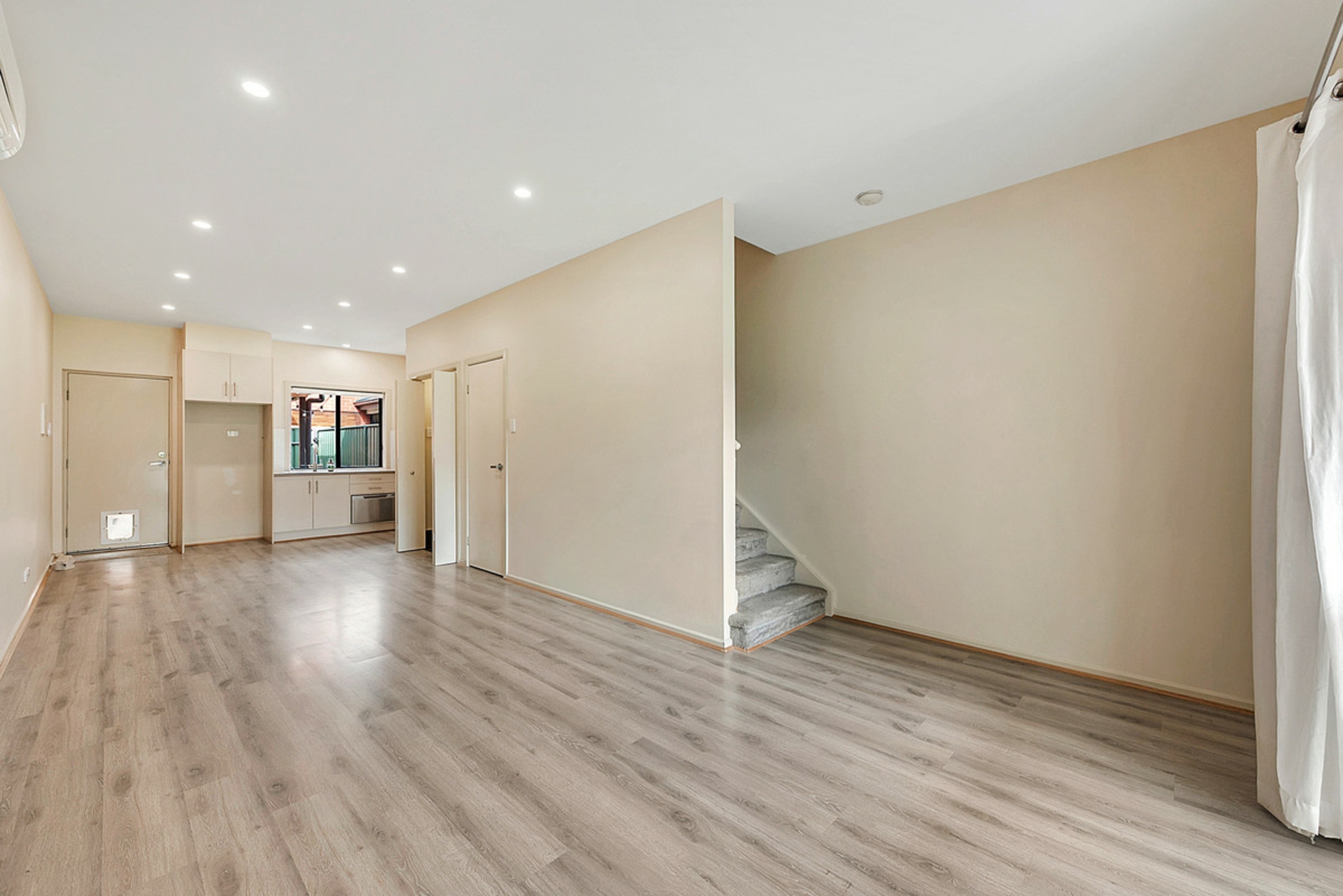 3/20 Macmillan Avenue — photo 4 of 10