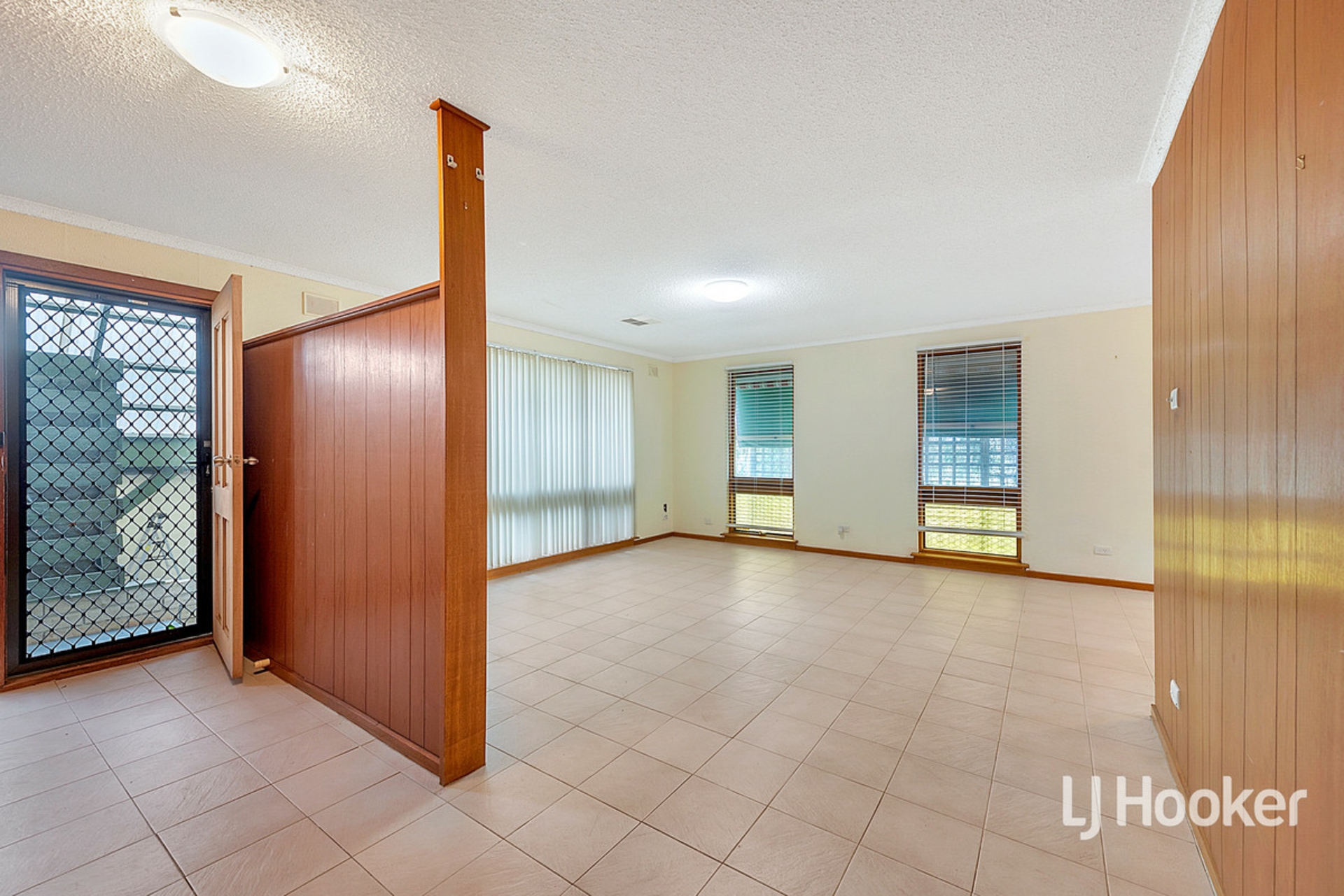 52 Brentwood Drive — photo 2 of 11