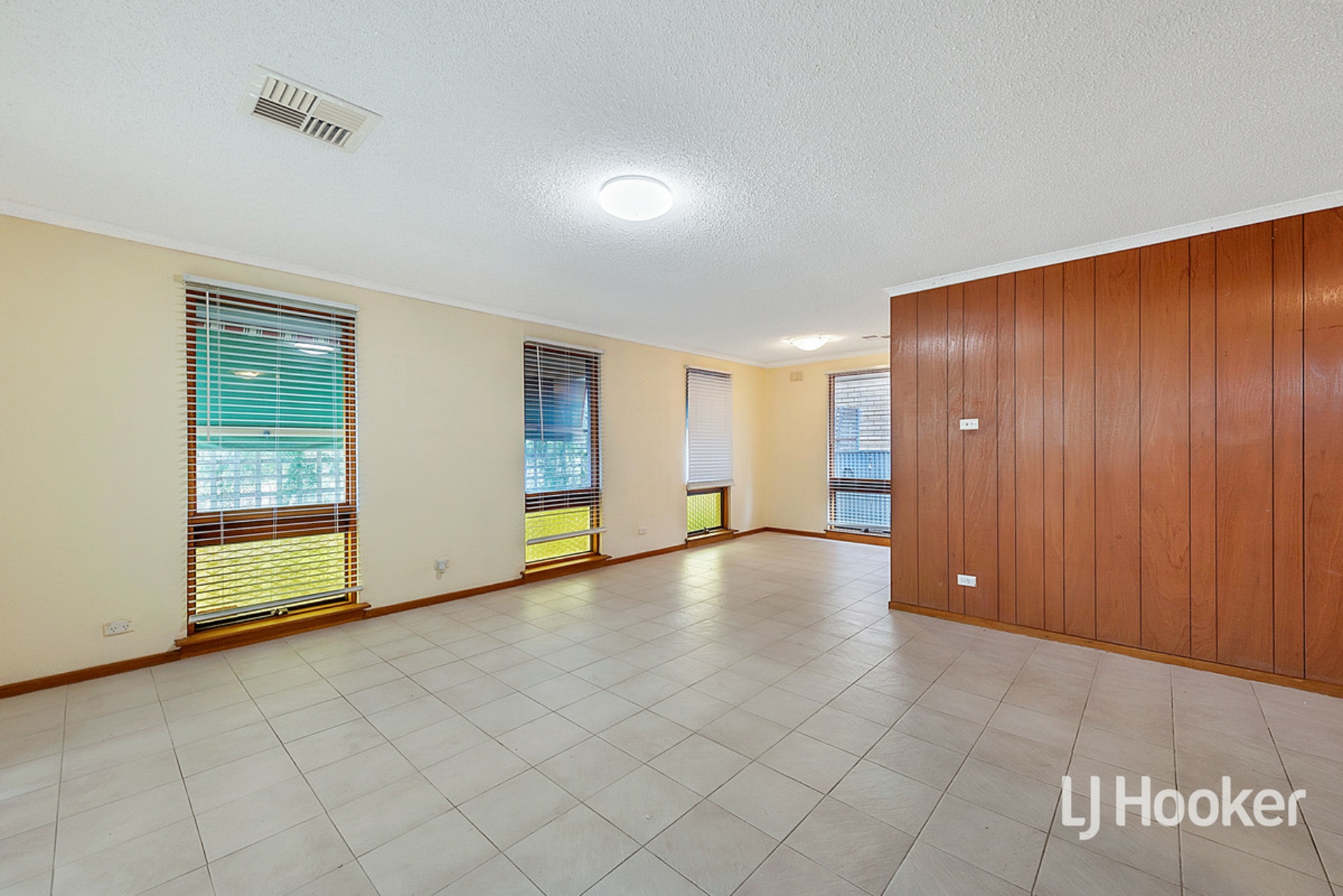 52 Brentwood Drive — photo 3 of 11