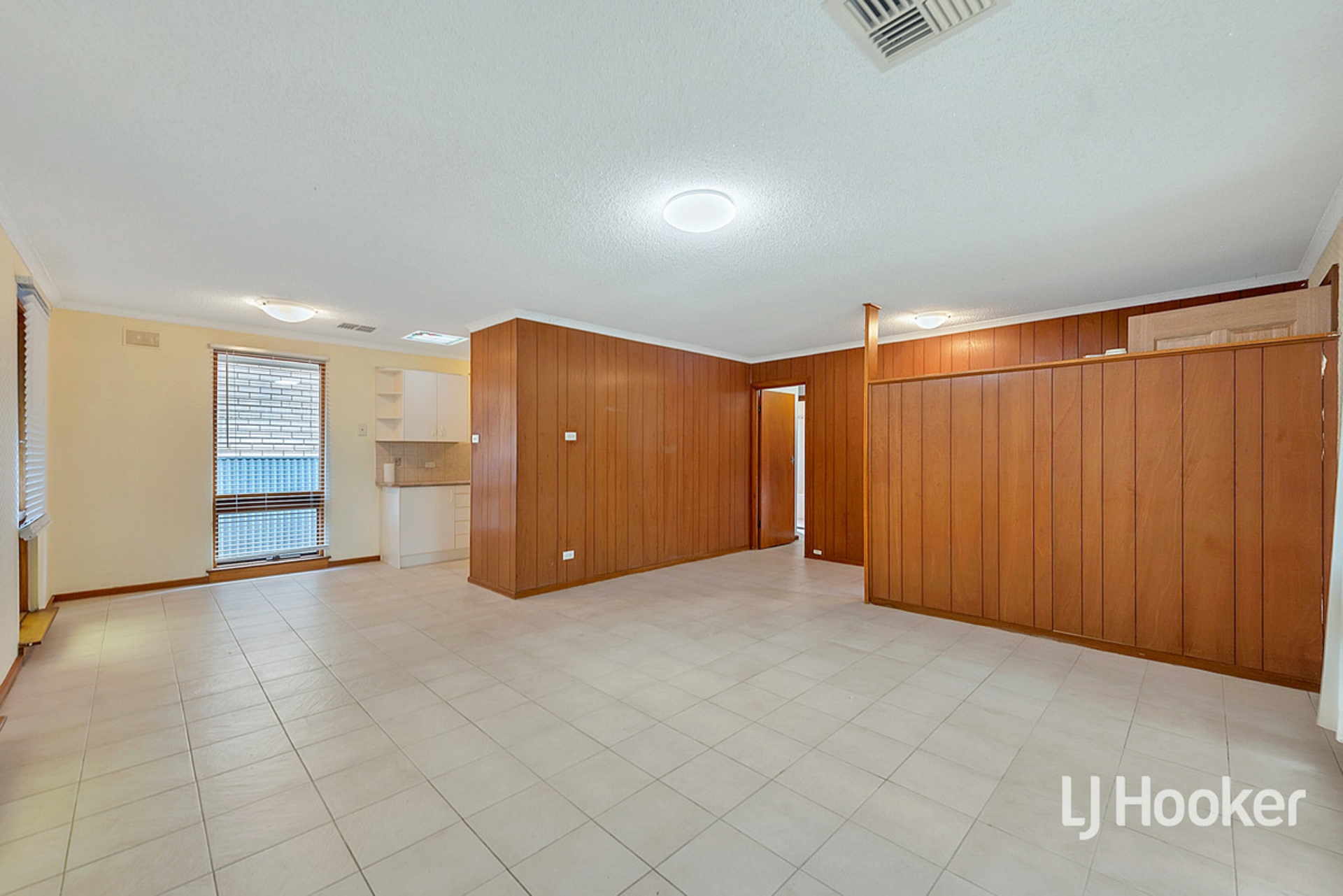 52 Brentwood Drive — photo 4 of 11
