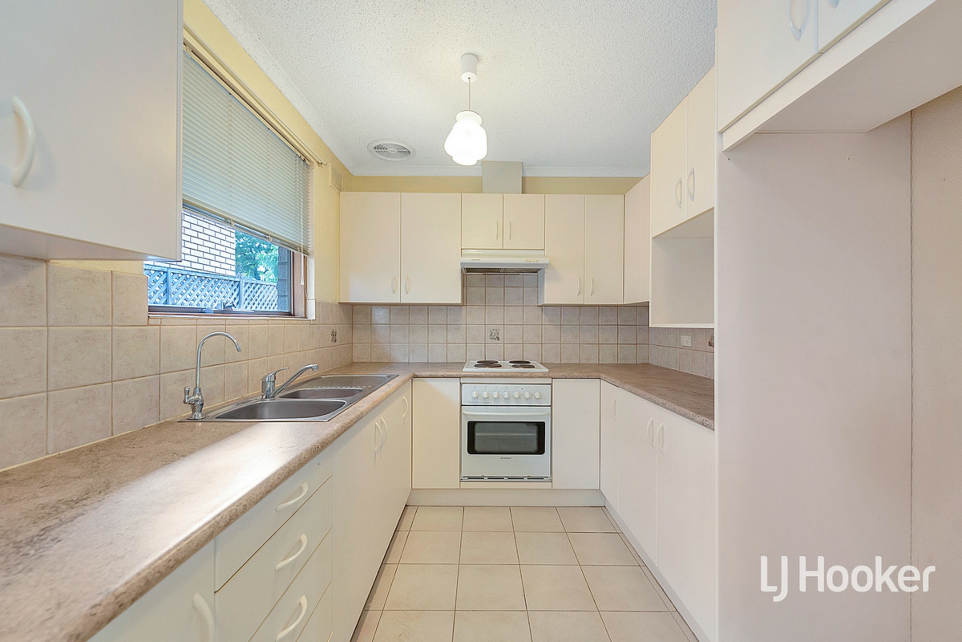 52 Brentwood Drive — photo 5 of 11