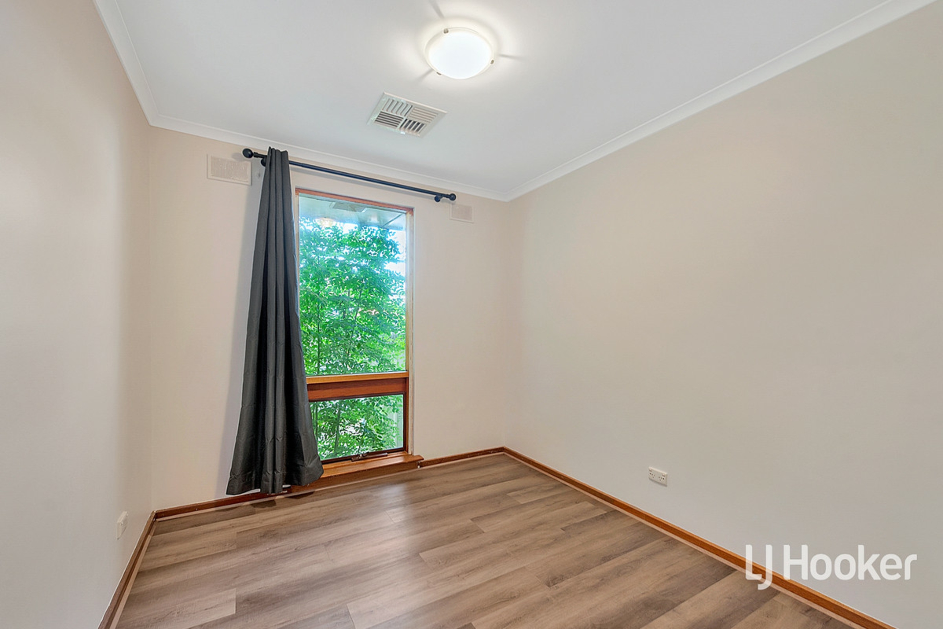 52 Brentwood Drive — photo 7 of 11