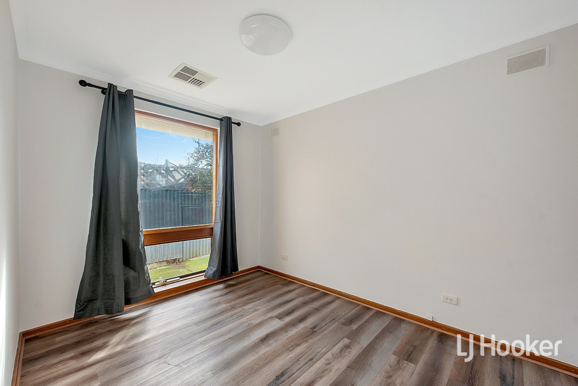 52 Brentwood Drive — photo 8 of 11