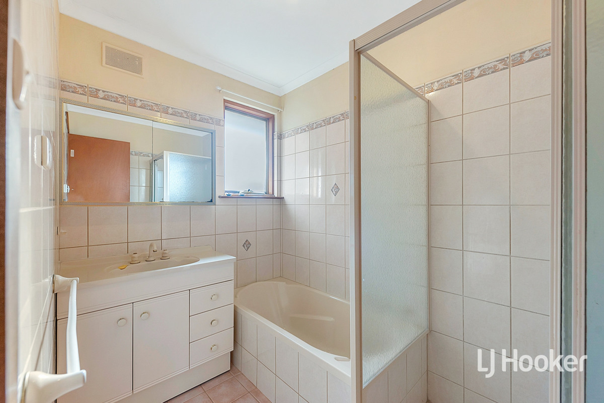 52 Brentwood Drive — photo 9 of 11