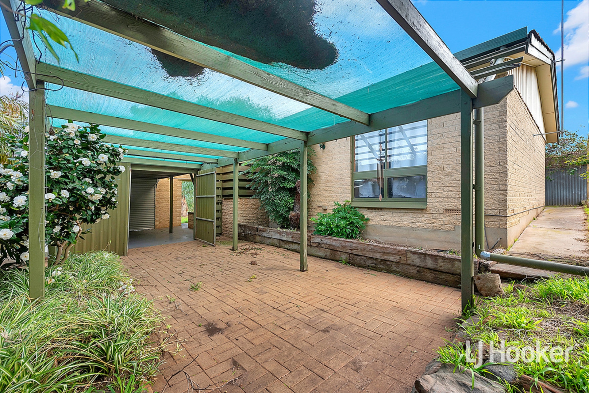 52 Brentwood Drive — photo 10 of 11