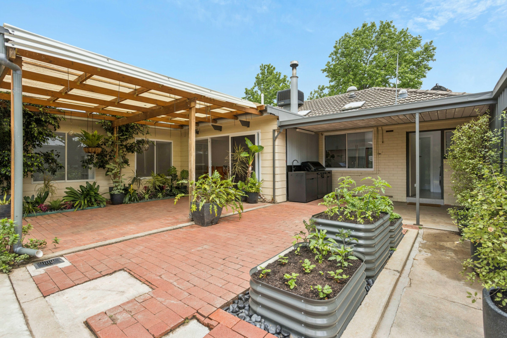 25 Crafter Street — photo 17 of 24